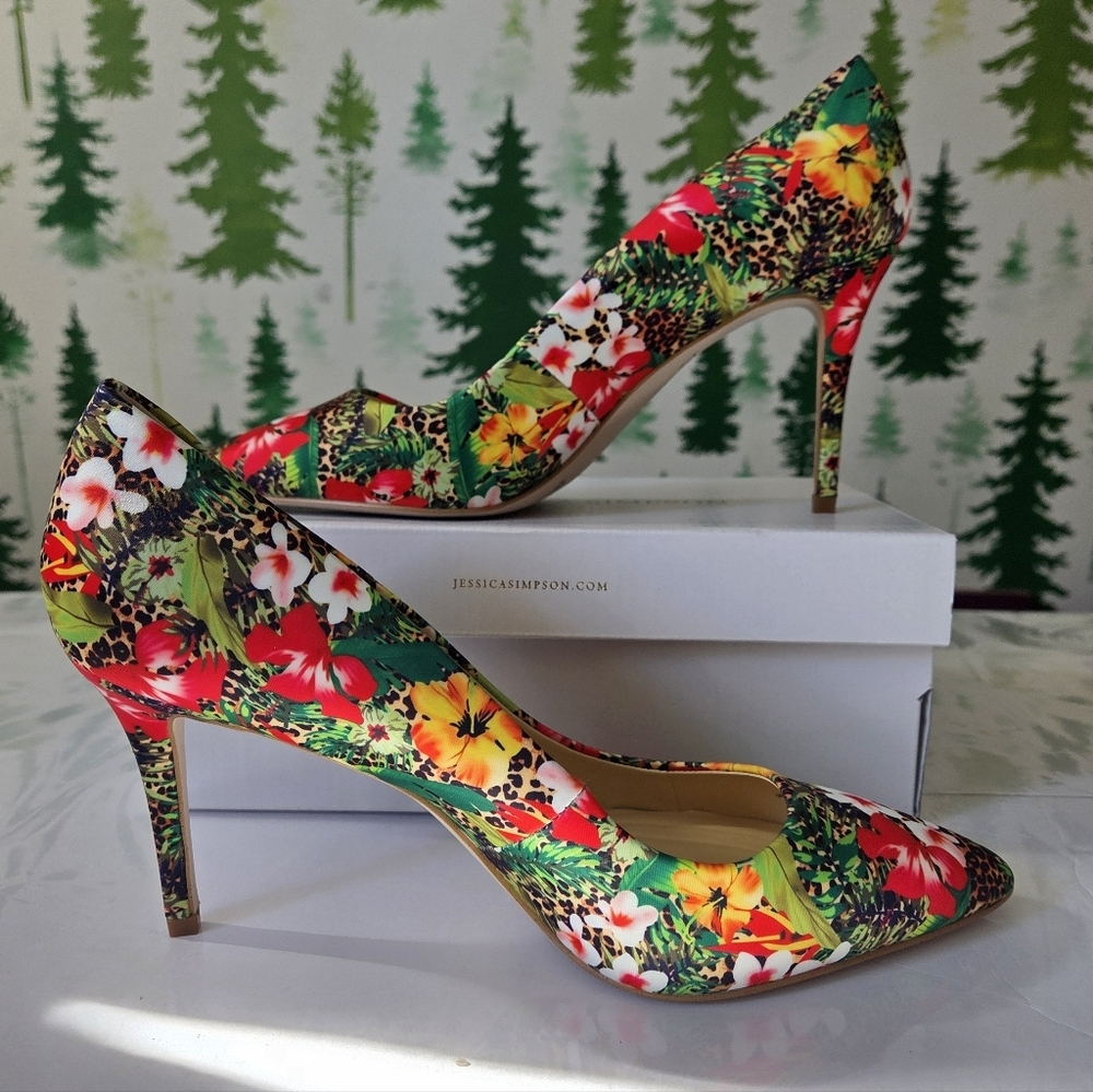 Jessica Simpson  Pointed Closed Toe Stiletto Heel Pumps